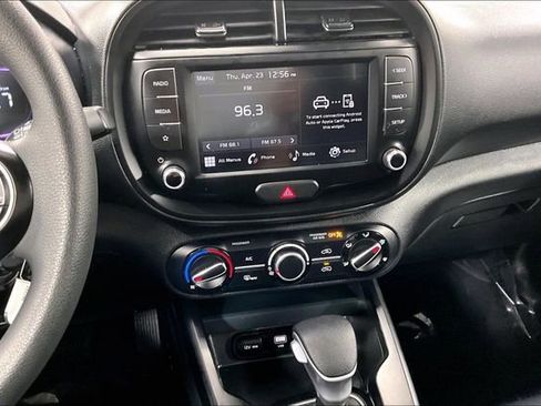 Used 2025 Kia Soul LX w/ LX Technology Package FWD image 4