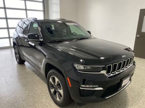 Used 2024 Jeep Grand Cherokee Limited 4xe AWD/4WD image 3