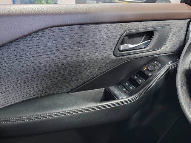 Used 2021 Nissan Rogue SV AWD/4WD image 23