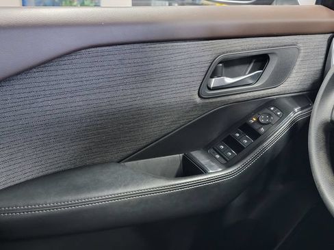 Used 2021 Nissan Rogue SV AWD/4WD image 23