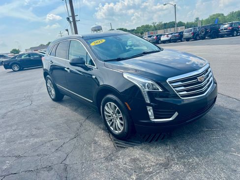 Used 2018 Cadillac XT5 Luxury w/ Driver Awareness Package FWD image 3