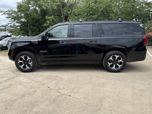 New 2026 GMC Yukon XL AT4 Ultimate w/ LPO, Floor Liner Package AWD/4WD image 15