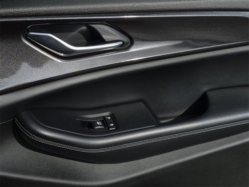 Used 2023 Jeep Grand Cherokee Altitude image 13