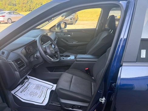 Used 2024 Nissan Rogue SV FWD image 13