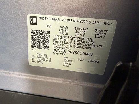 Used 2025 Chevrolet Equinox EV LT w/ Convenience Package image 37