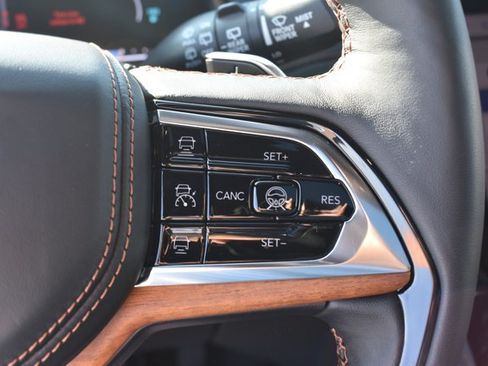 Used 2022 Jeep Grand Cherokee Summit AWD/4WD image 23