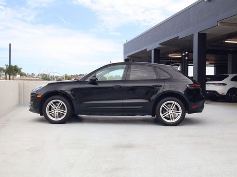 Certified 2025 Porsche Macan w/ Premium Package Plus AWD/4WD image 2