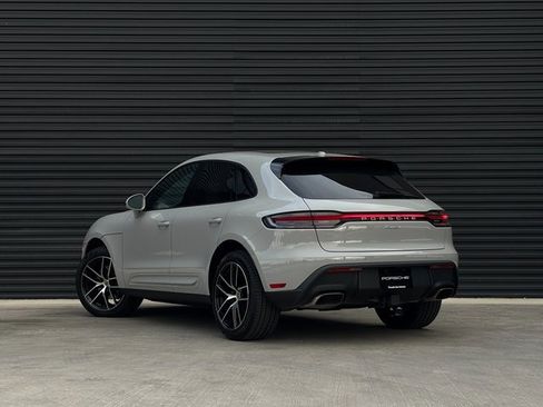 Certified 2025 Porsche Macan image 3