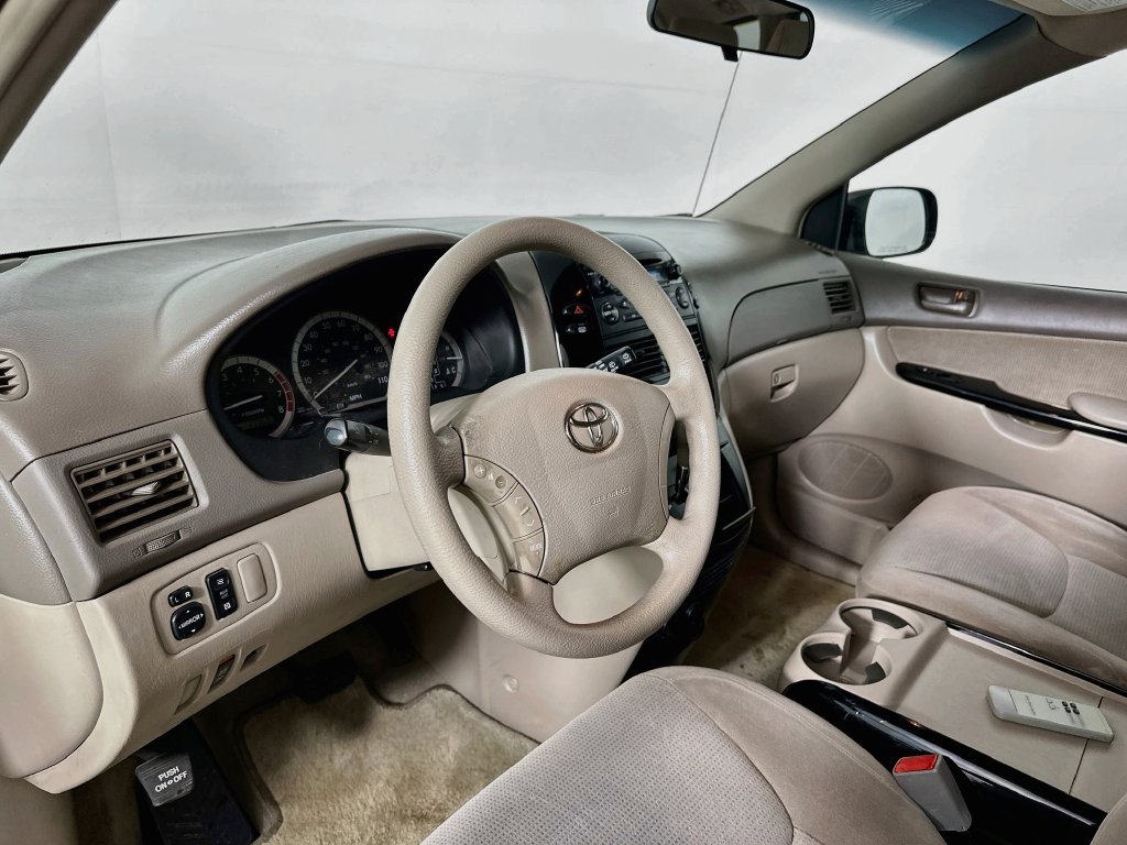 Used 2004 Toyota Sienna LE FWD image 10