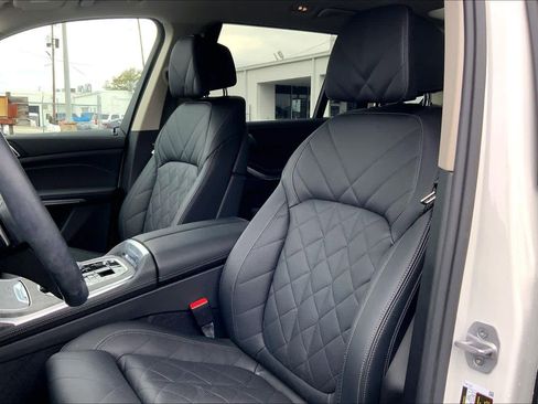 Certified 2025 BMW X7 xDrive40i w/ Premium Package image 7