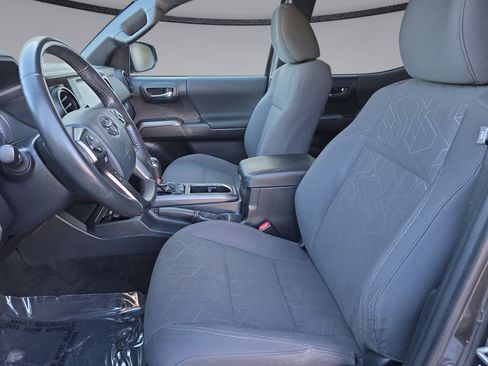 Used 2018 Toyota Tacoma TRD Sport w/ Technology Package AWD/4WD image 21