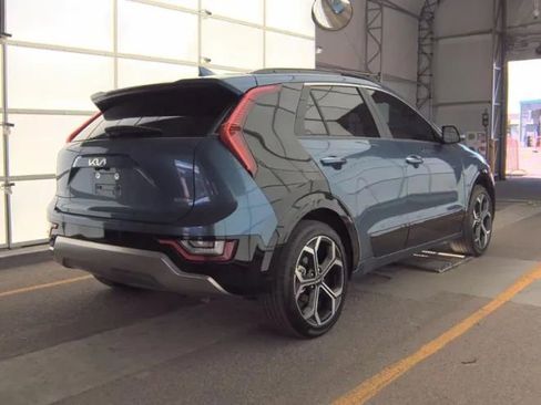 Used 2023 Kia Niro SX Touring FWD image 4