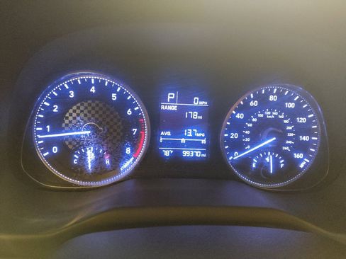 Used 2019 Hyundai Elantra SE FWD image 23