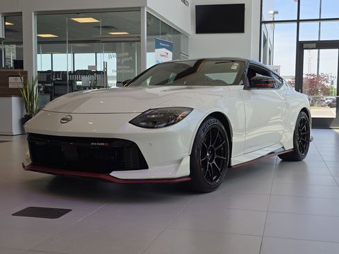 New 2026 Nissan Z NISMO w/ Floor Mat Package RWD image 2