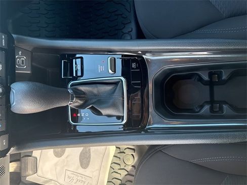 Used 2024 Jeep Compass Sport image 19