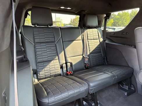 Used 2022 Cadillac Escalade Sport Platinum AWD/4WD image 16