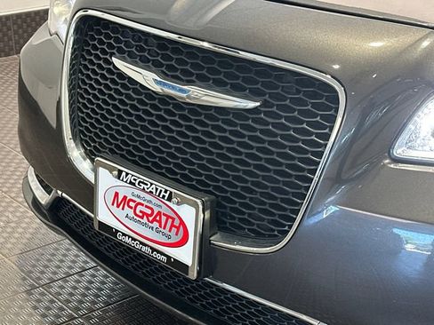 Used 2017 Chrysler 300 Limited AWD/4WD image 7
