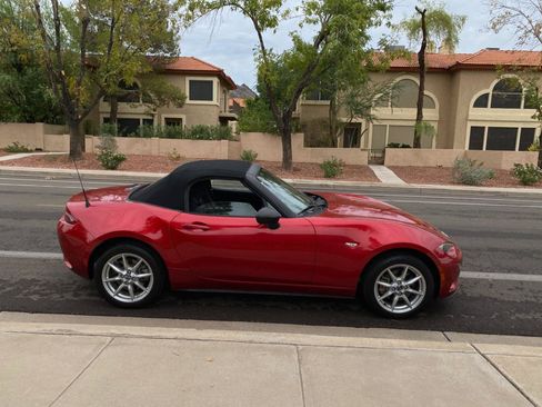 Used 2016 MAZDA MX-5 Miata Sport RWD image 4