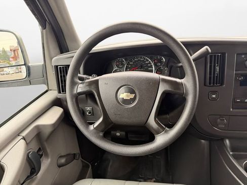 Used 2008 Chevrolet Express 2500 image 12