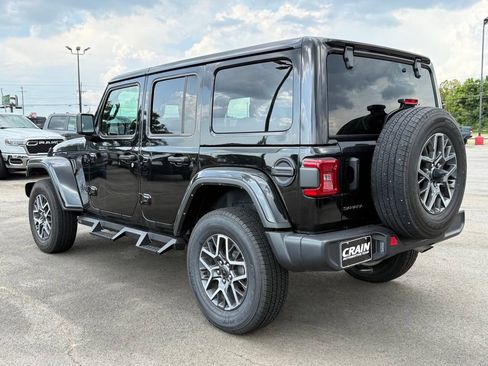 Used 2025 Jeep Wrangler Unlimited Sahara AWD/4WD image 5
