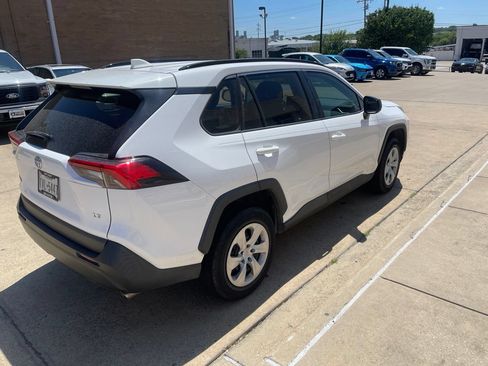 Used 2020 Toyota RAV4 LE FWD image 6