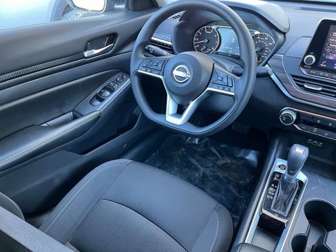 Used 2025 Nissan Altima 2.5 SV image 30