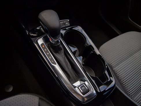 Used 2025 Chevrolet Trax LT FWD image 19