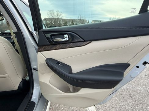 Used 2016 Nissan Maxima Platinum w/ Interior Lighting Package image 20