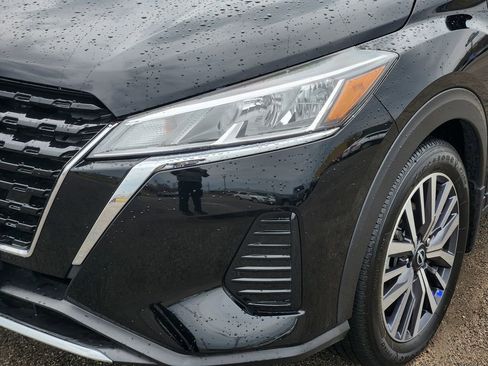 Used 2023 Nissan Kicks SV image 9
