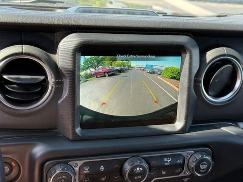 Used 2022 Jeep Wrangler Unlimited Sahara w/ Cold Weather Group AWD/4WD image 22