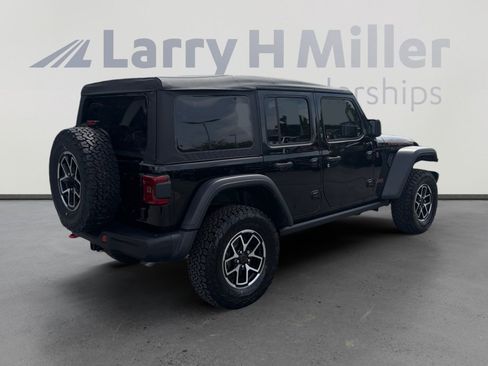 Used 2025 Jeep Wrangler Unlimited Rubicon w/ Steel Bumper Group image 5