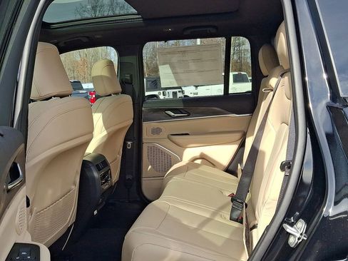 New 2025 Jeep Grand Cherokee Limited w/ Luxury Tech Group II AWD/4WD image 7