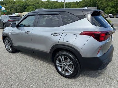 Used 2023 Kia Seltos LX AWD/4WD image 7