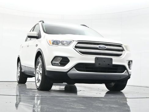 Used 2018 Ford Escape SE w/ SE Sync 3 Package AWD/4WD image 46