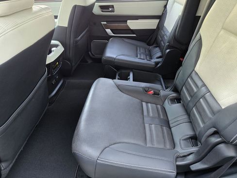 Used 2023 Toyota Sequoia Capstone AWD/4WD image 19