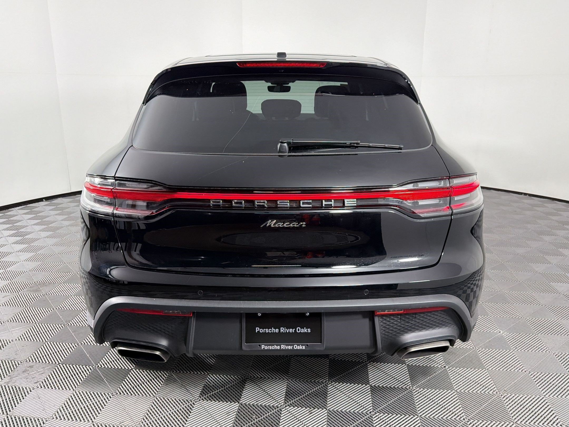 Used 2026 Porsche Macan AWD/4WD image 10