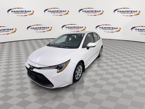 Used 2021 Toyota Corolla LE FWD image 4