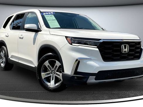Used 2025 Honda Pilot EX-L image 3