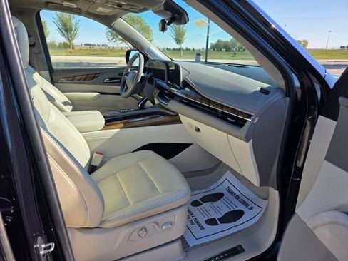 Used 2021 Cadillac Escalade ESV Premium Luxury Platinum image 30