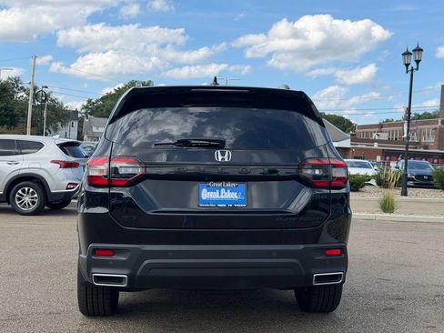 Used 2025 Honda Pilot Black Edition image 4