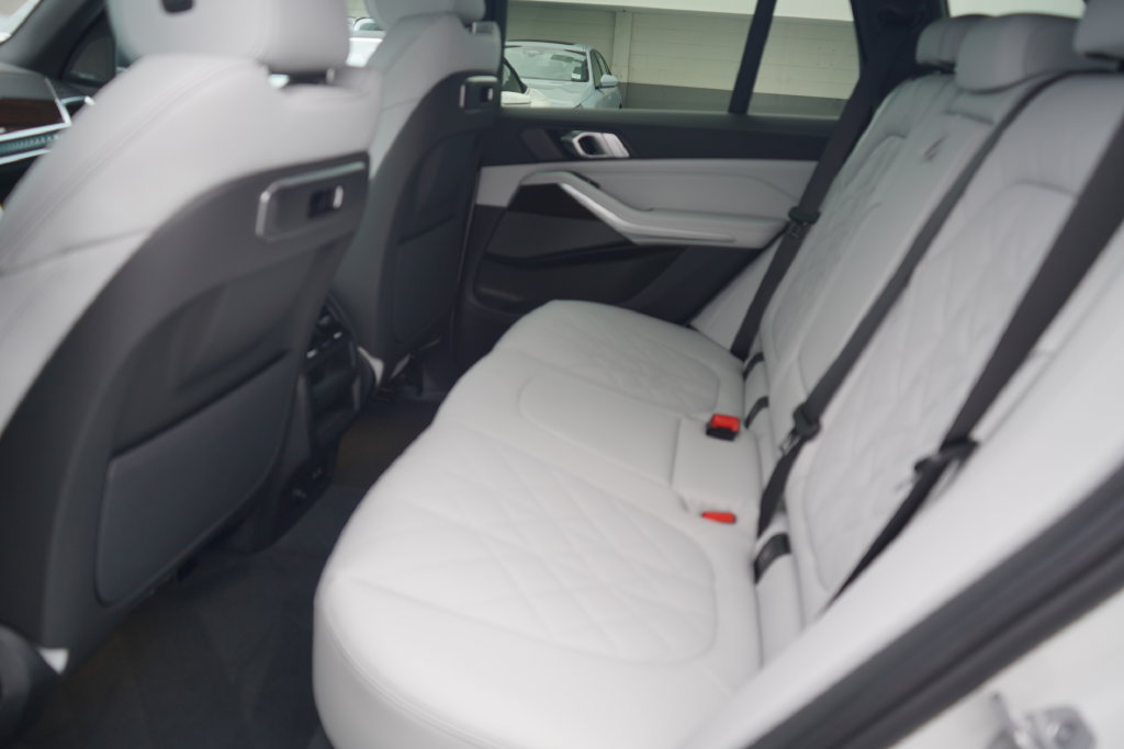 Used 2026 BMW X5 sDrive40i w/ Premium Package RWD image 12