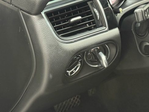 Used 2018 Porsche Macan S image 30