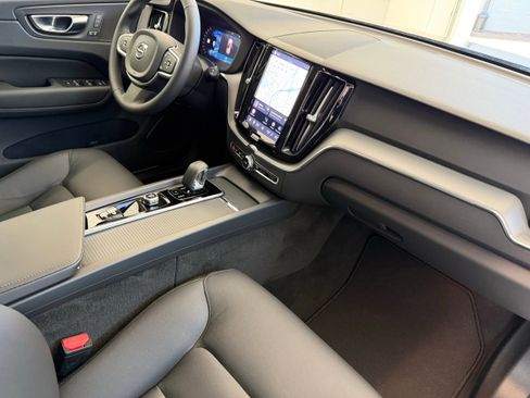 Certified 2025 Volvo XC60 B5 Core AWD/4WD image 22