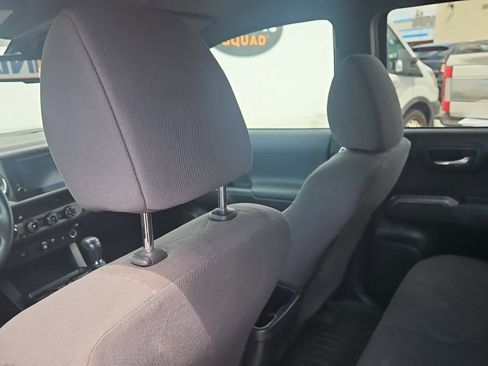 Used 2018 Toyota Tacoma TRD Off-Road AWD/4WD image 11