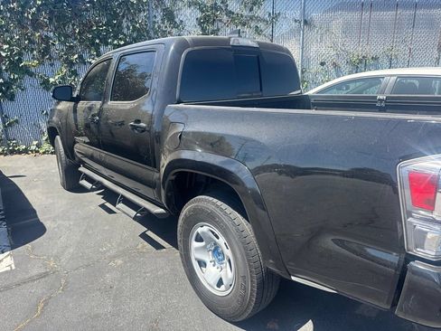 Used 2020 Toyota Tacoma TRD Sport w/ Technology Package RWD image 3