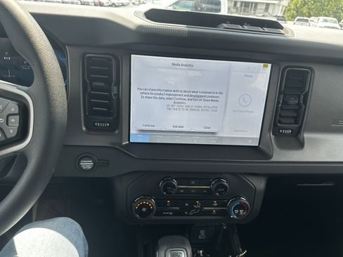 New 2025 Ford Bronco Base image 25