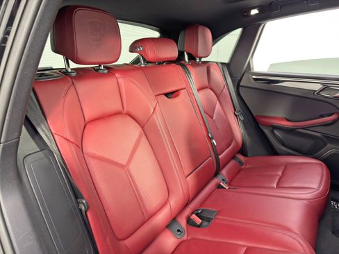 Used 2024 Porsche Macan Turbo image 40