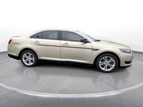 Used 2017 Ford Taurus SE FWD image 9