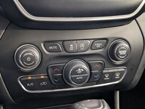 Used 2020 Jeep Cherokee Latitude Plus w/ Cold Weather Group image 14