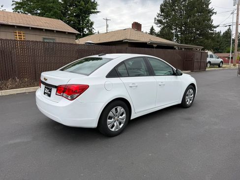 Used 2016 Chevrolet Cruze LS FWD image 4